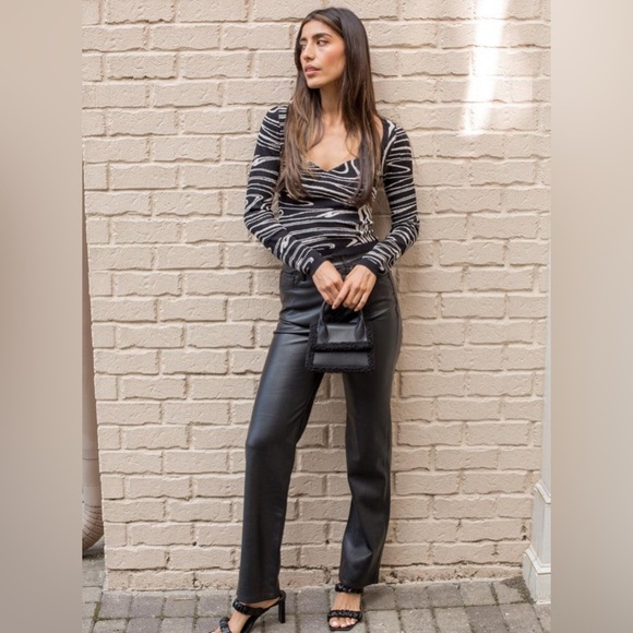 ASTR the Label Sweater Womens Medium Black Cream Sadie Marble Swirl Sweetheart - Picture 1 of 11